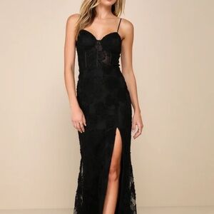 Elegant Black Lace Evening Dress NWT, never worn